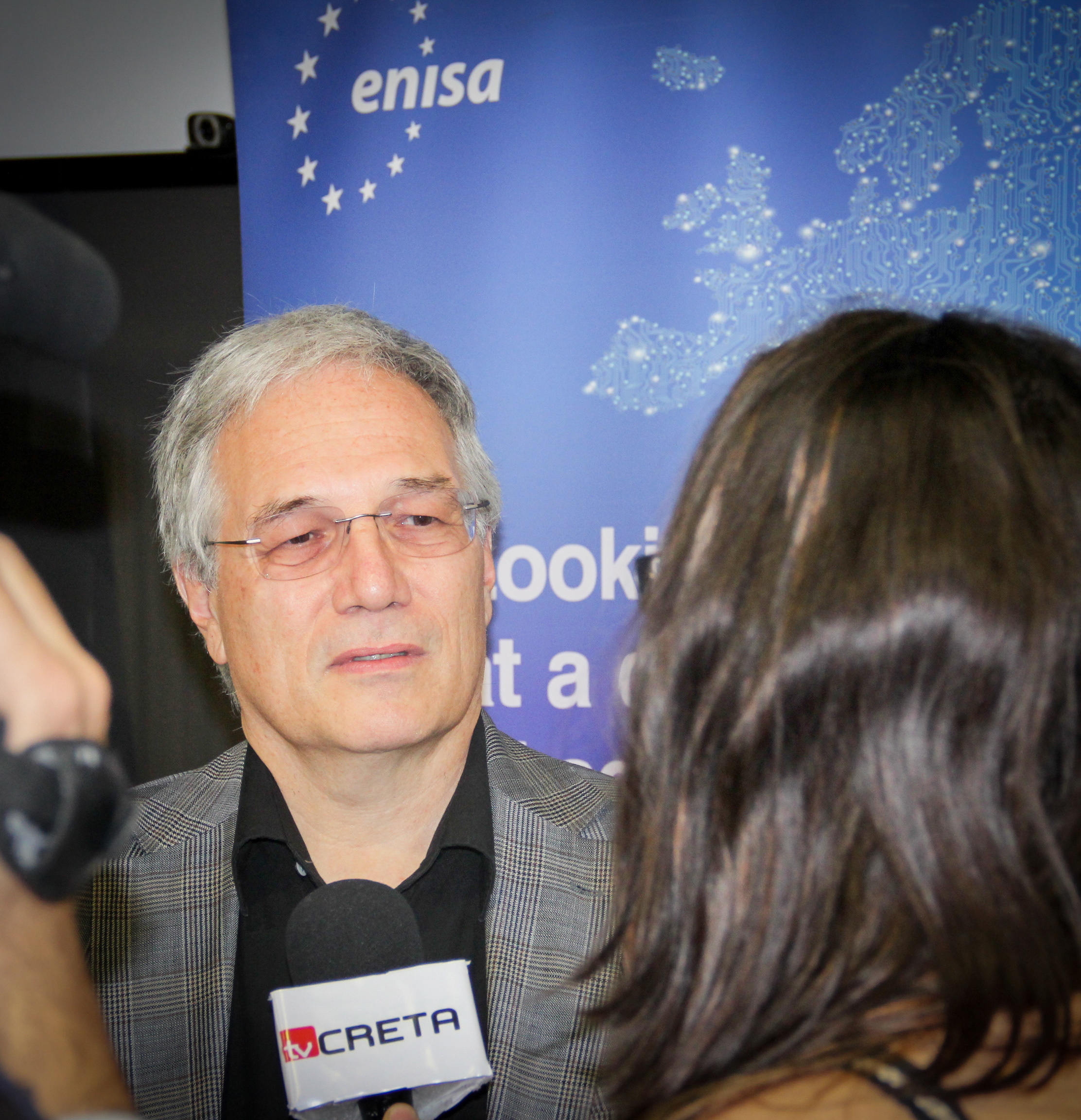 ENISA donates electronic equipment